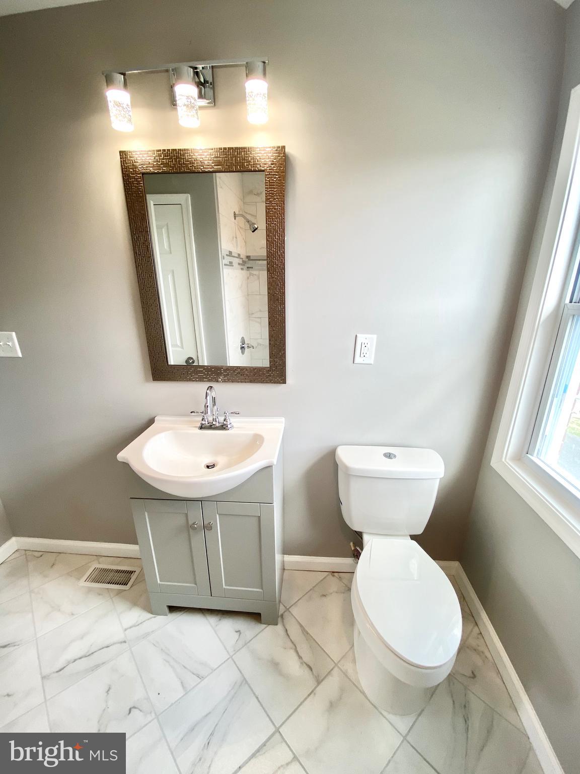 1304 Silverthorne Road Baltimore, MD 21239 - Photo 11 of 21