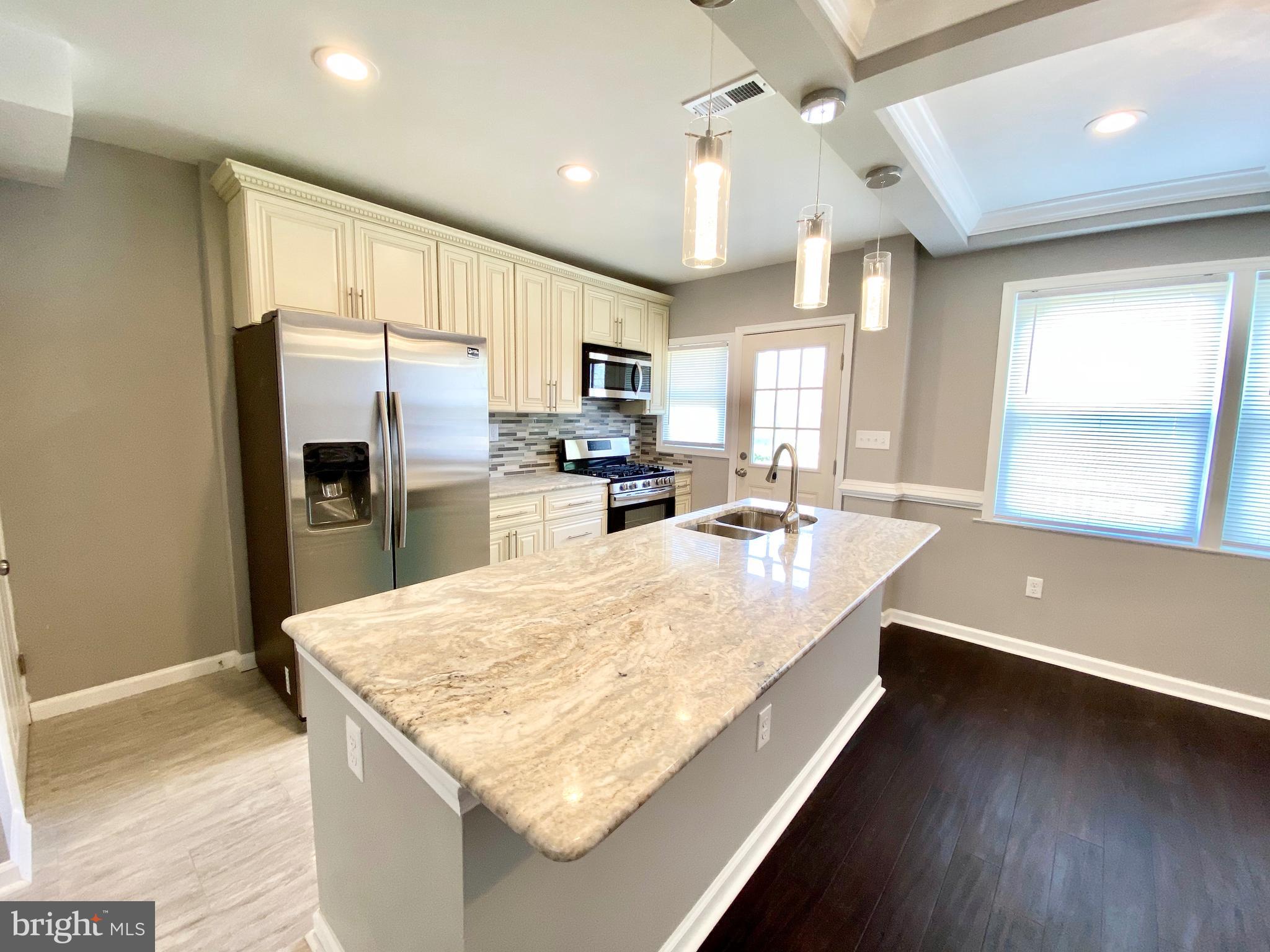 1304 Silverthorne Road Baltimore, MD 21239 - Photo 4 of 21
