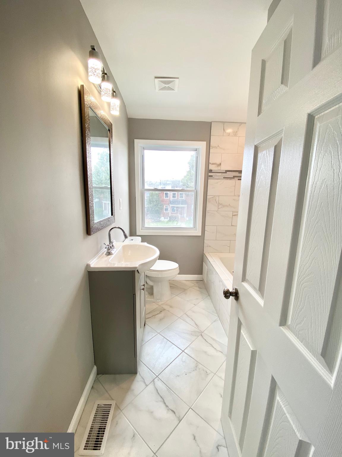 1304 Silverthorne Road Baltimore, MD 21239 - Photo 10 of 21