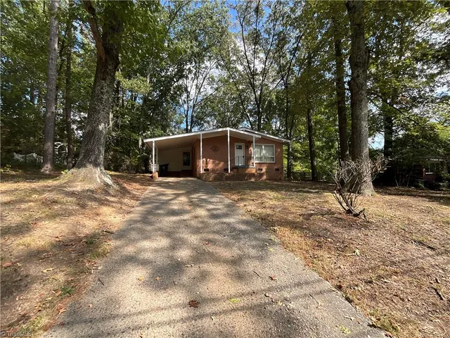 $1,650 | 2706 Wynnewood Drive, Greensboro, NC 27408