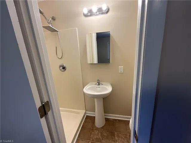 $1,650 | 2706 Wynnewood Drive, Greensboro, NC 27408