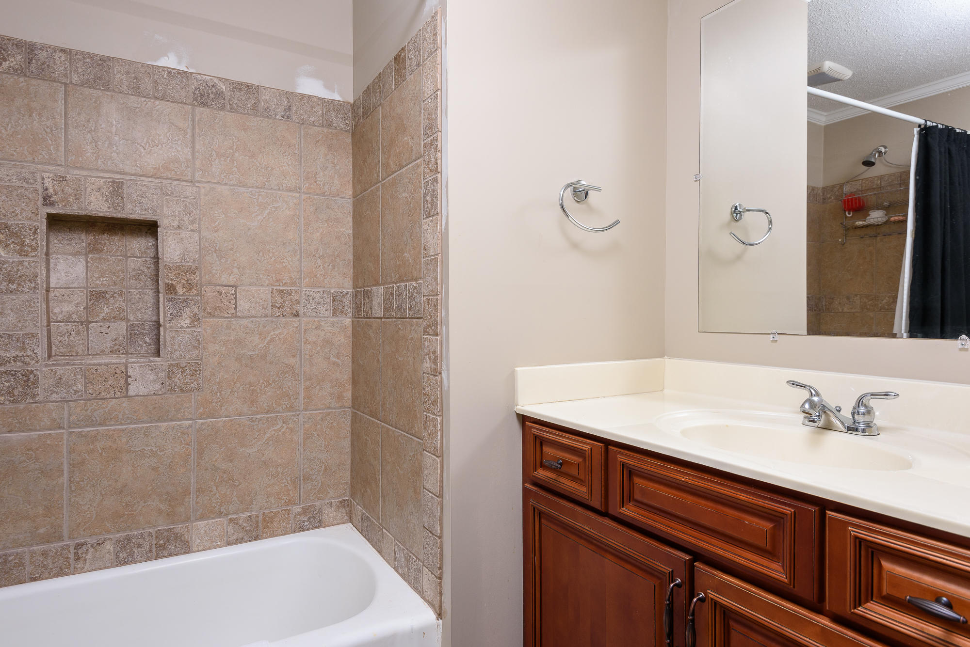 8826 Igou Gap Road Chattanooga, TN 37421 - Photo 21 of 34 hallbath_2
