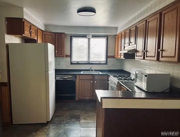 $1,800 | 199 Fairgreen Drive, Unit RIGHT, Amherst, NY 14228