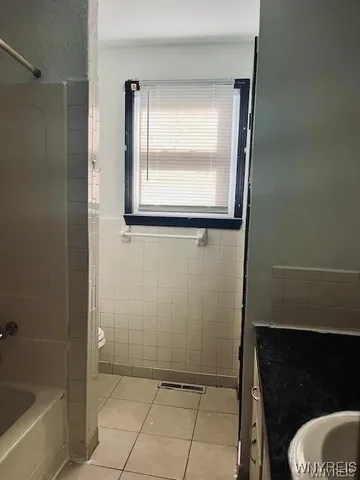 $1,800 | 199 Fairgreen Drive, Unit RIGHT, Amherst, NY 14228