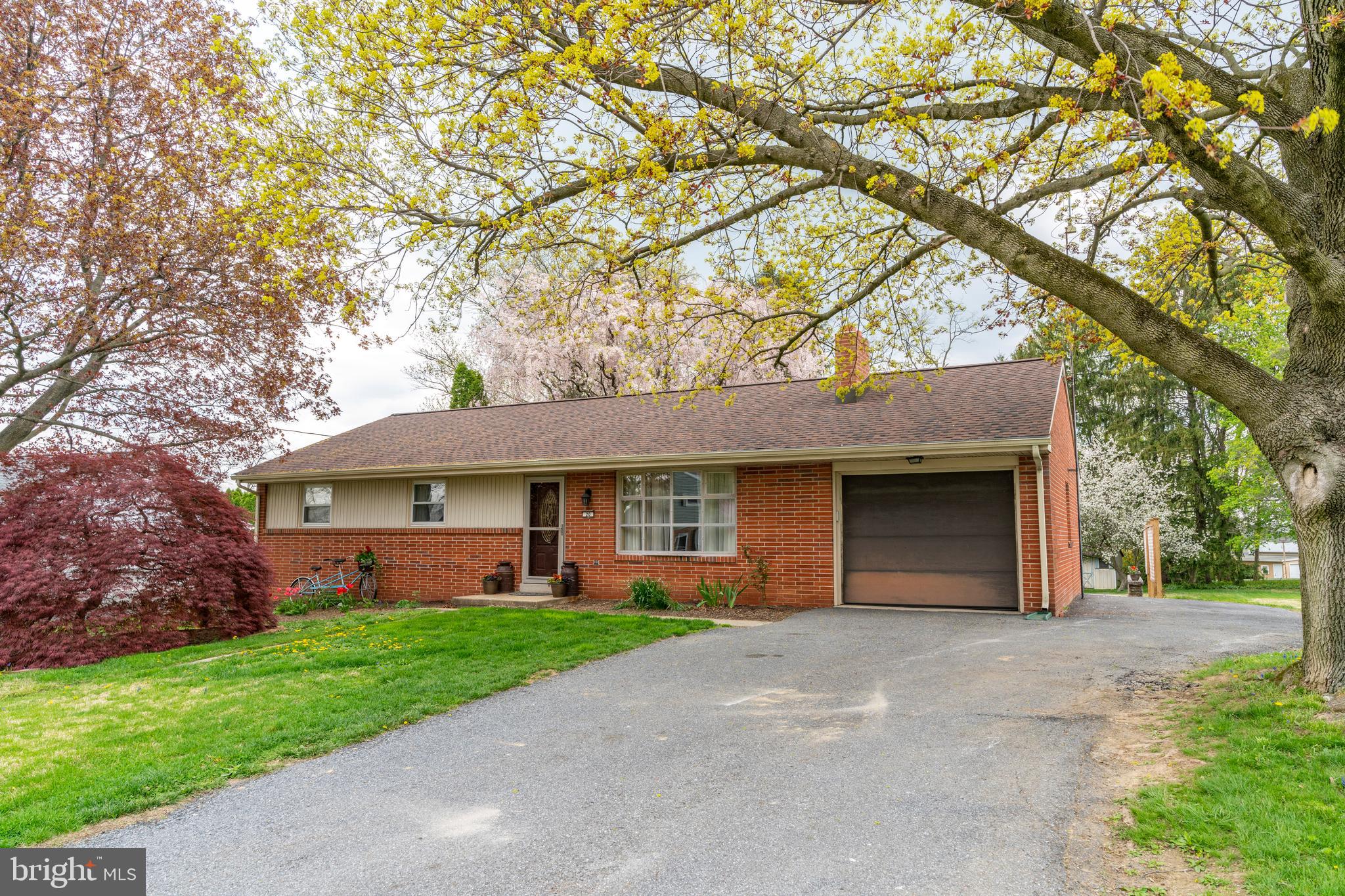 20 Wolf Road Akron, PA 17501 - Photo 1 of 40