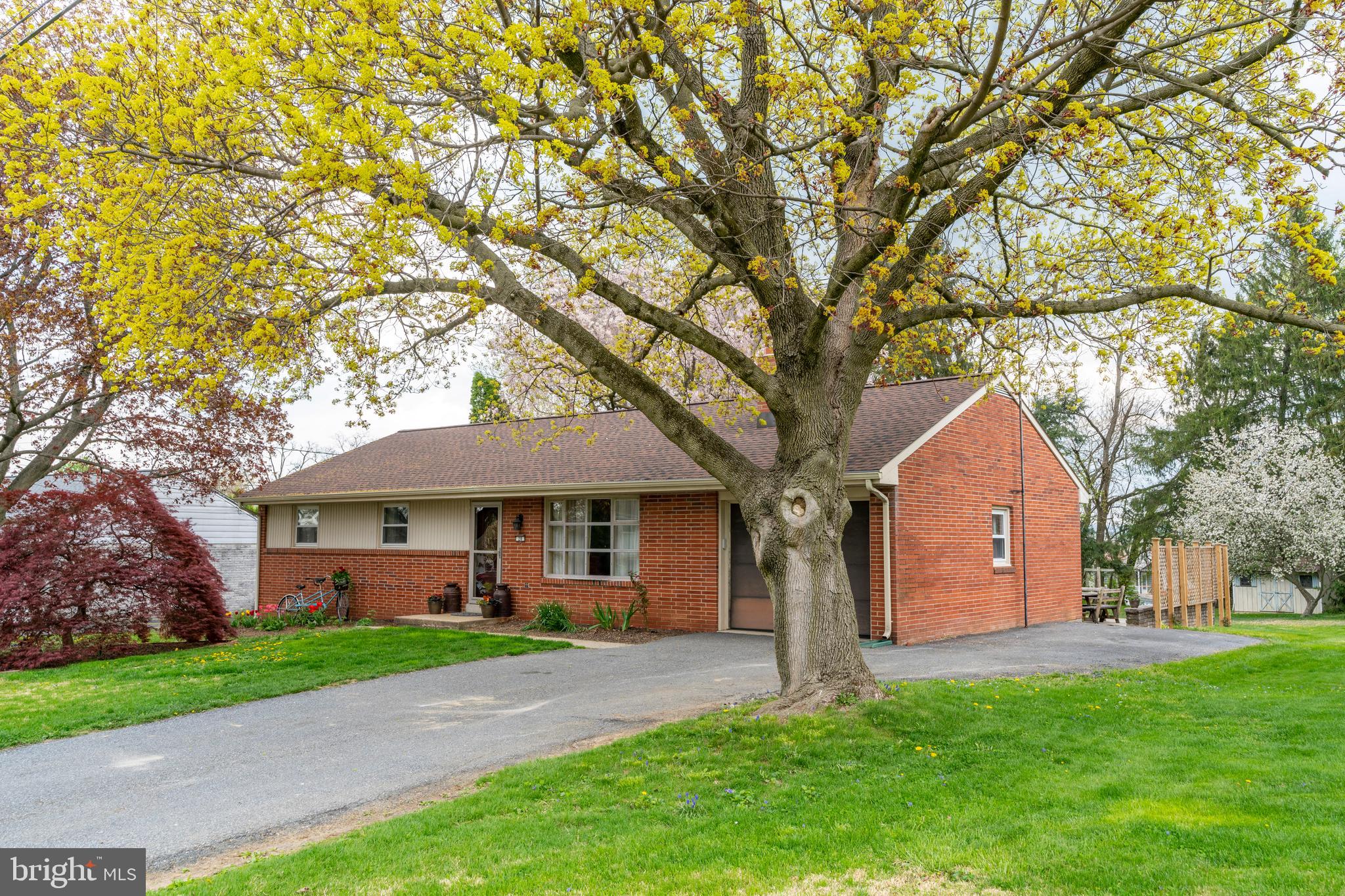 20 Wolf Road Akron, PA 17501 - Photo 2 of 40
