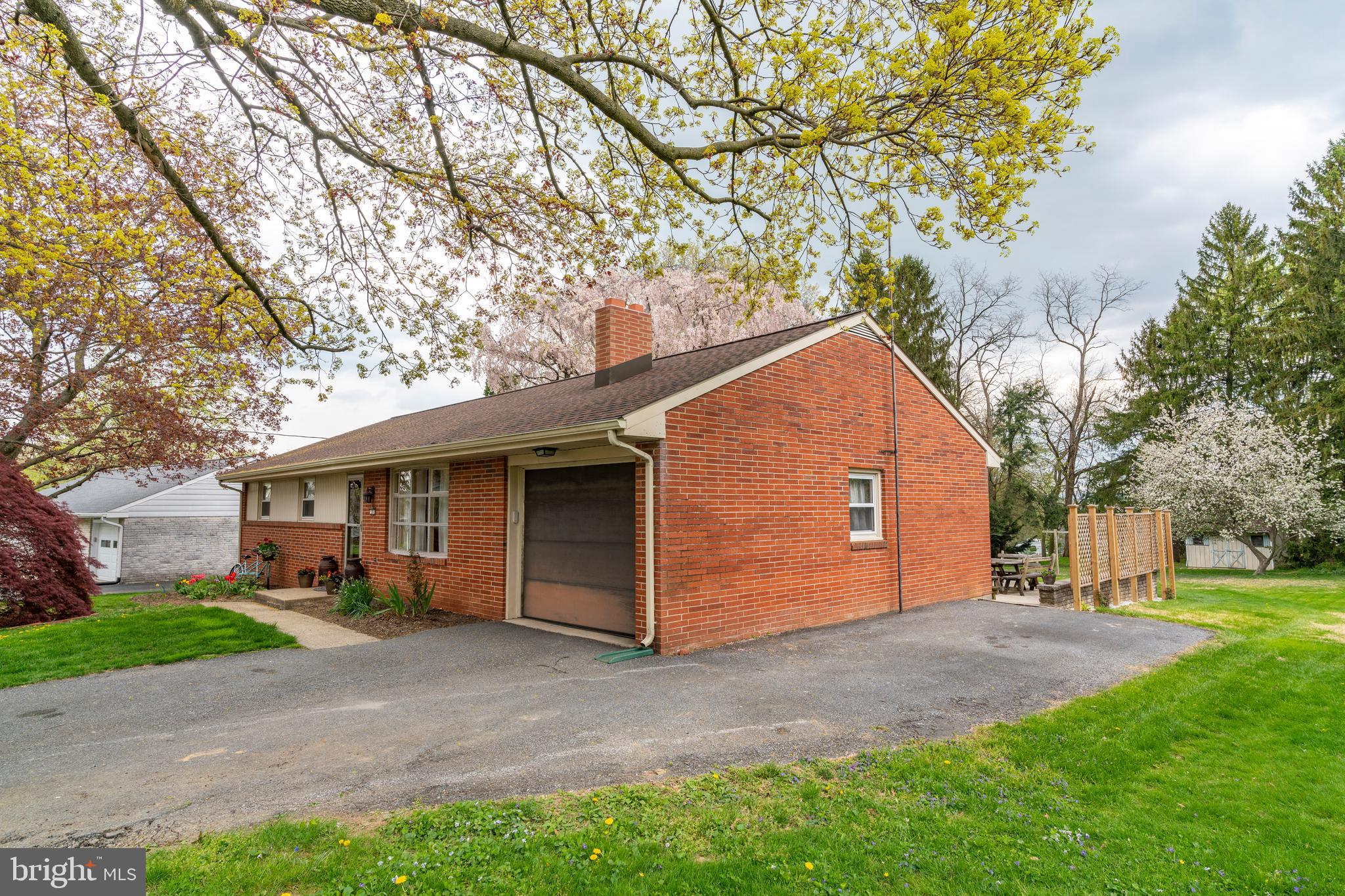 20 Wolf Road Akron, PA 17501 - Photo 3 of 40