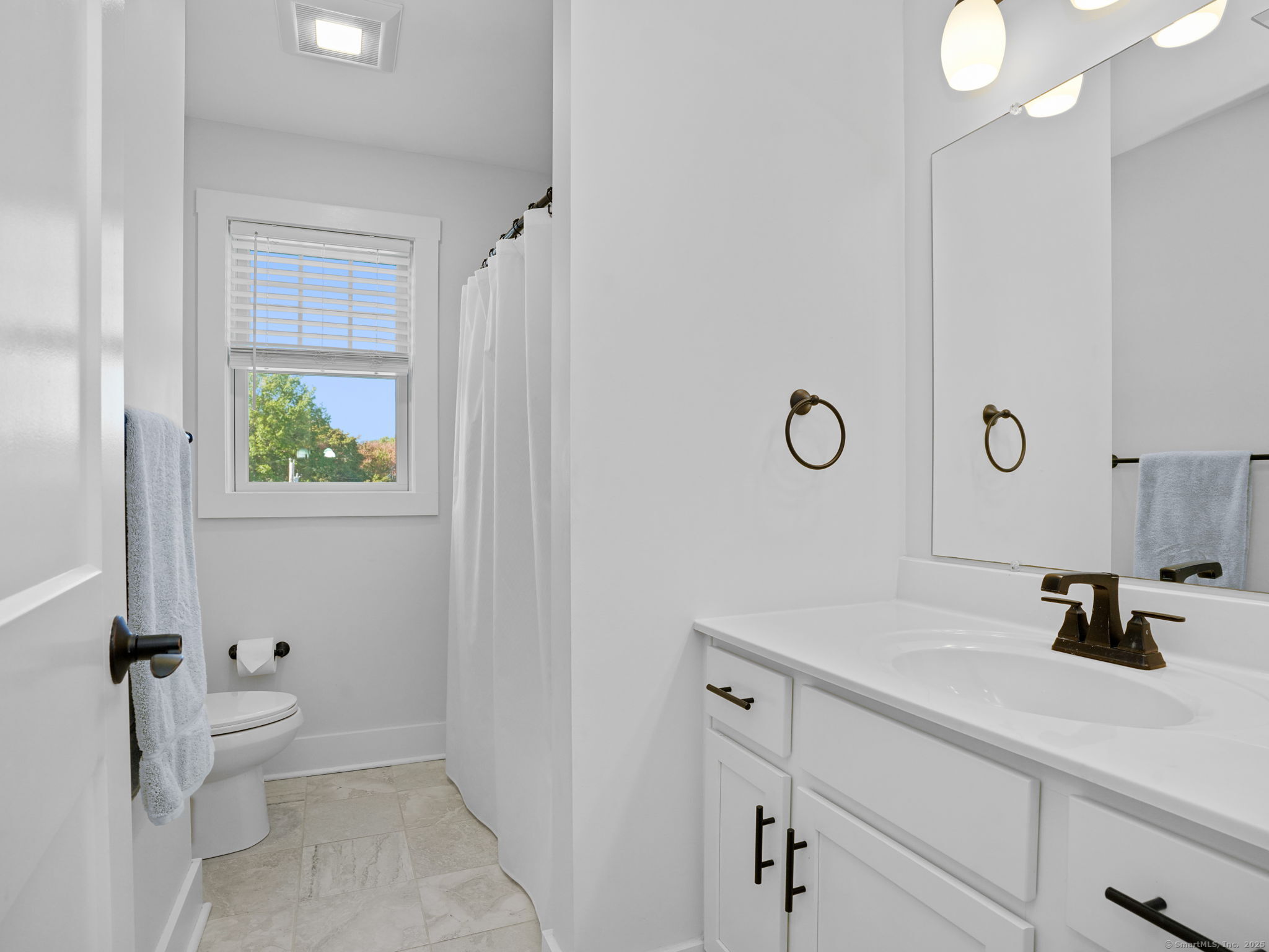 118 Berwick Avenue, Unit 118 Fairfield, CT 06825 - Photo 18 of 29 a bathroom with a sink and a mirror