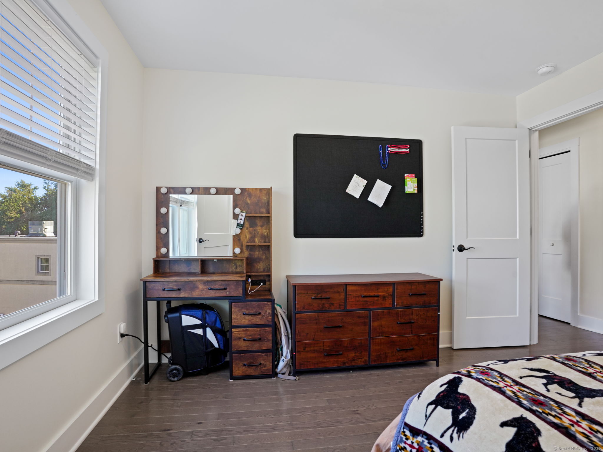118 Berwick Avenue, Unit 118 Fairfield, CT 06825 - Photo 20 of 29 a view of a livingroom with furniture