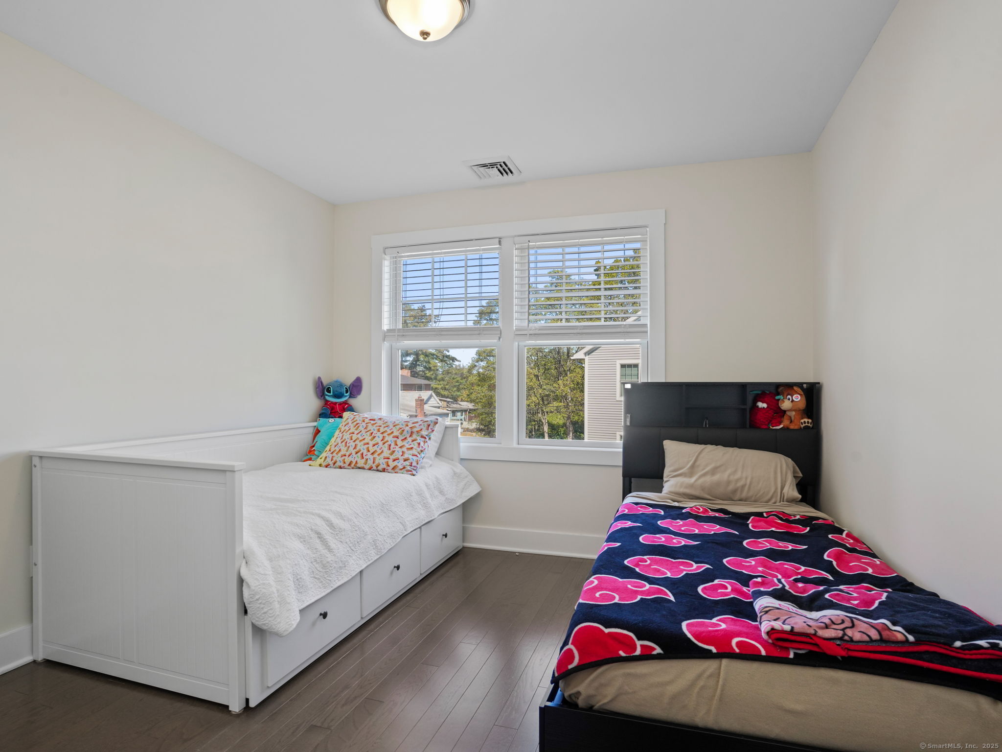 118 Berwick Avenue, Unit 118 Fairfield, CT 06825 - Photo 22 of 29 a bedroom with a bed and window