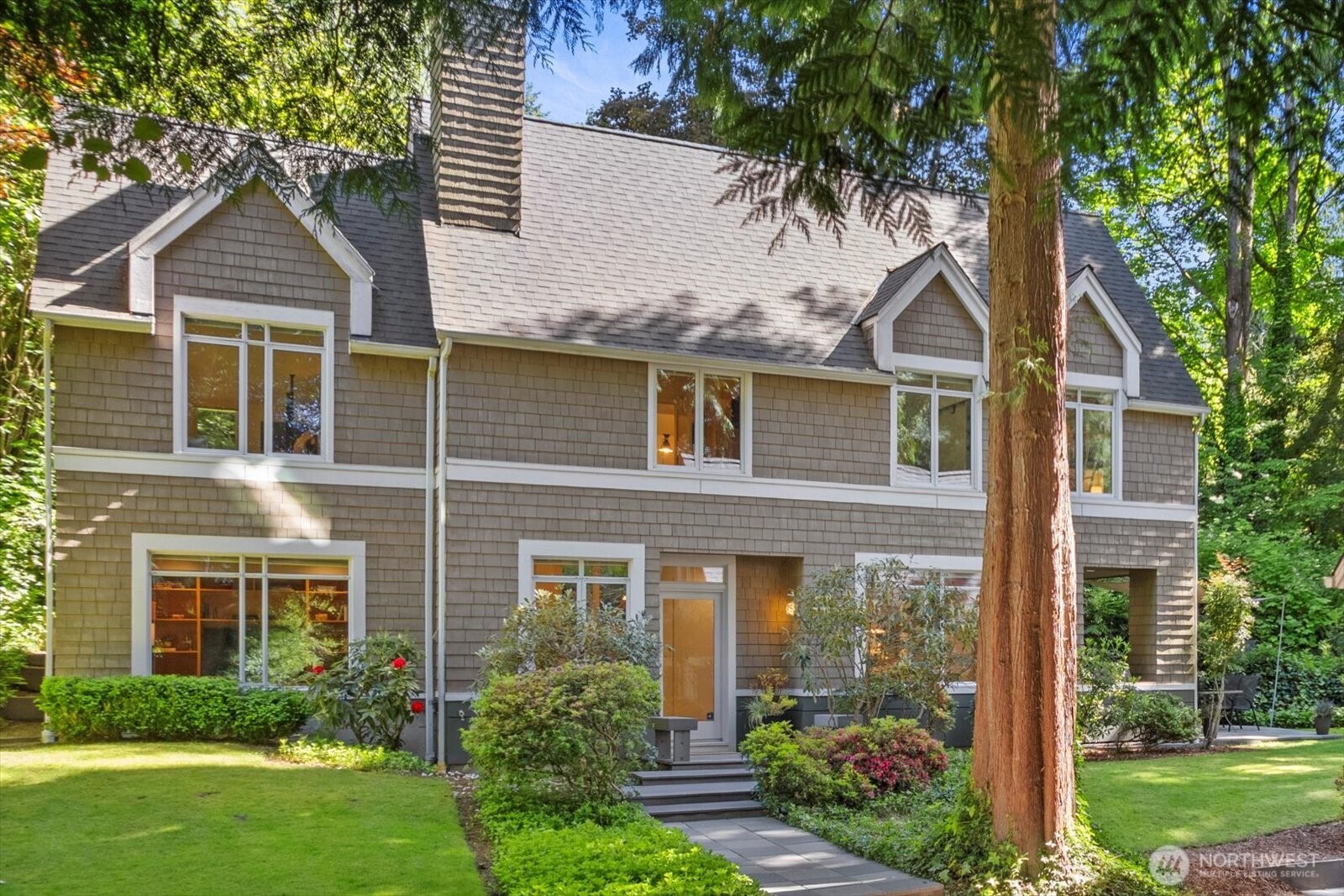 4309 Olympic Boulevard Everett, WA 98203 - Photo 2 of 40 front view of a house with a yard