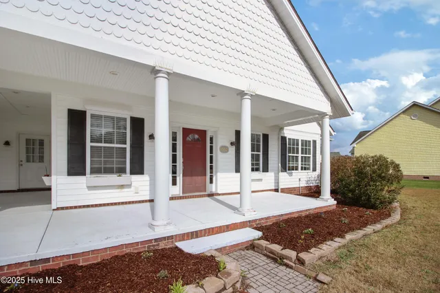 $625,000 | 128 Creekside Drive, Moyock, NC 27958