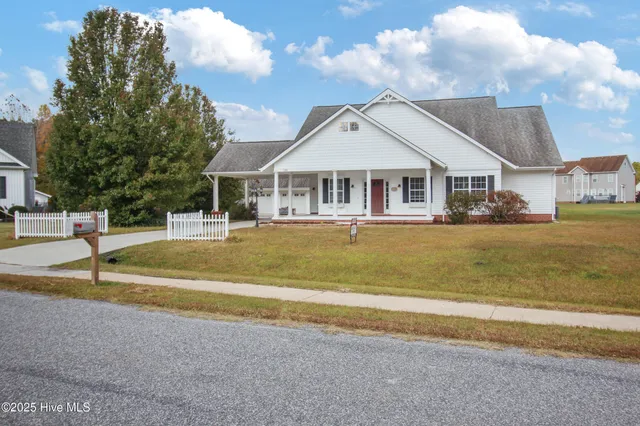 $625,000 | 128 Creekside Drive, Moyock, NC 27958