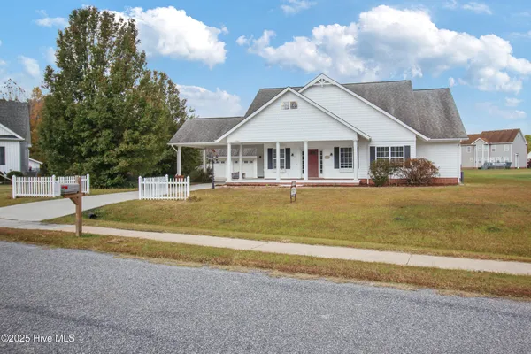 $610,000 | 128 Creekside Drive, Moyock, NC 27958