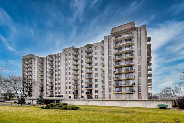 $253,000 | 190 South Wood Dale Road, Unit 902, Wood Dale, IL 60191