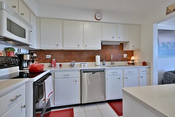 $253,000 | 190 South Wood Dale Road, Unit 902, Wood Dale, IL 60191