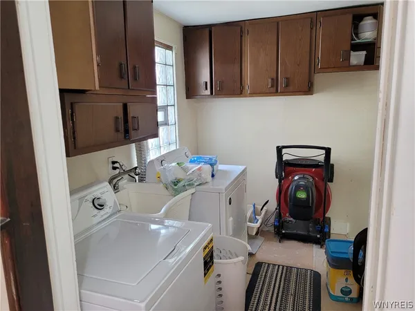 $185,000 | 210 East Oak Orchard Street, Shelby, NY 14103