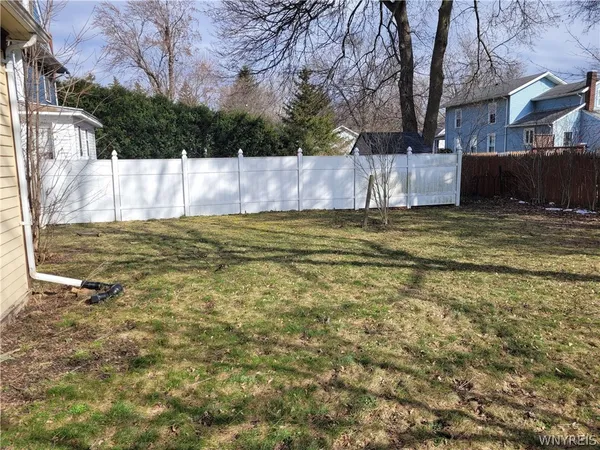 $185,000 | 210 East Oak Orchard Street, Shelby, NY 14103