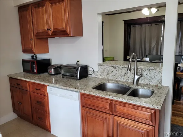 $185,000 | 210 East Oak Orchard Street, Shelby, NY 14103