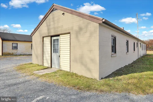 $950 | 392 5 Locks Road, Shoemakersville, PA 19555