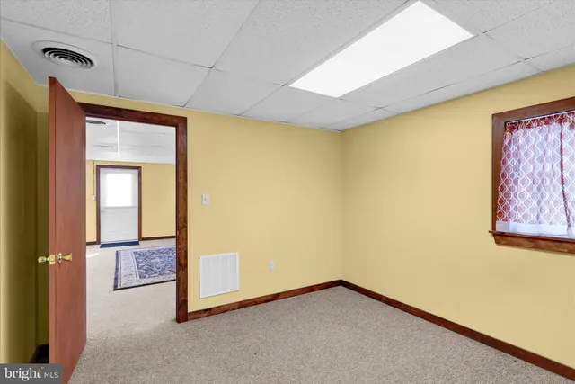 $950 | 392 5 Locks Road, Shoemakersville, PA 19555