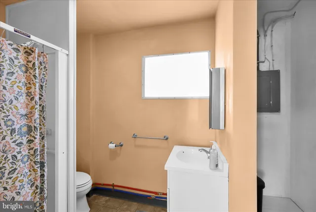 $950 | 392 5 Locks Road, Shoemakersville, PA 19555