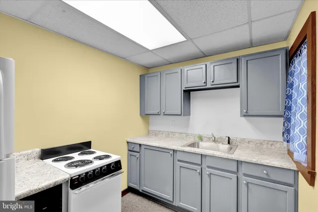 $950 | 392 5 Locks Road, Shoemakersville, PA 19555