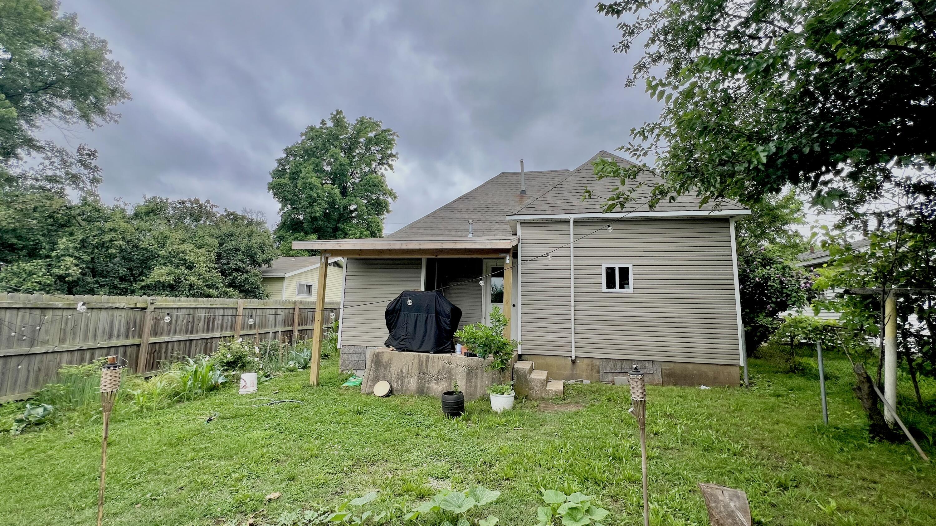 513 16th Street Monett, MO 65708 - Photo 6 of 15 IMG_8897