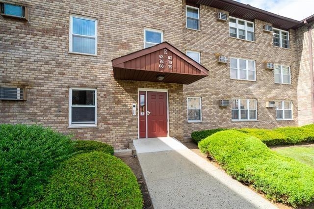 75 Riverview Court Secaucus, NJ 07094 - Photo 4 of 11 Gallery Image 4