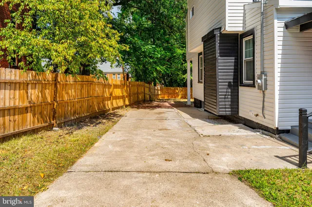 a house view with a outdoor space