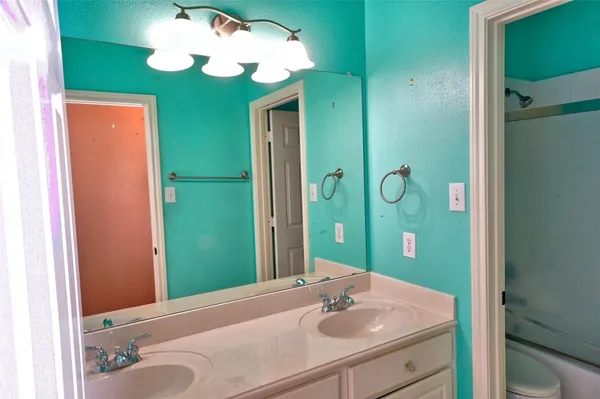 $2,350 | 15230 Chimney Hill Circle, Houston, TX 77095