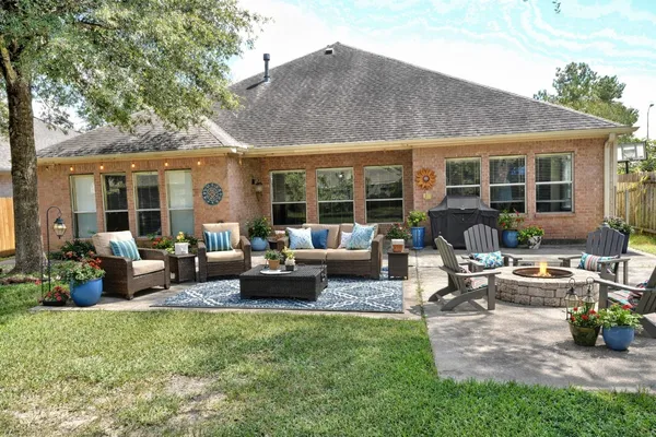 a view of a house with backyard and sitting area