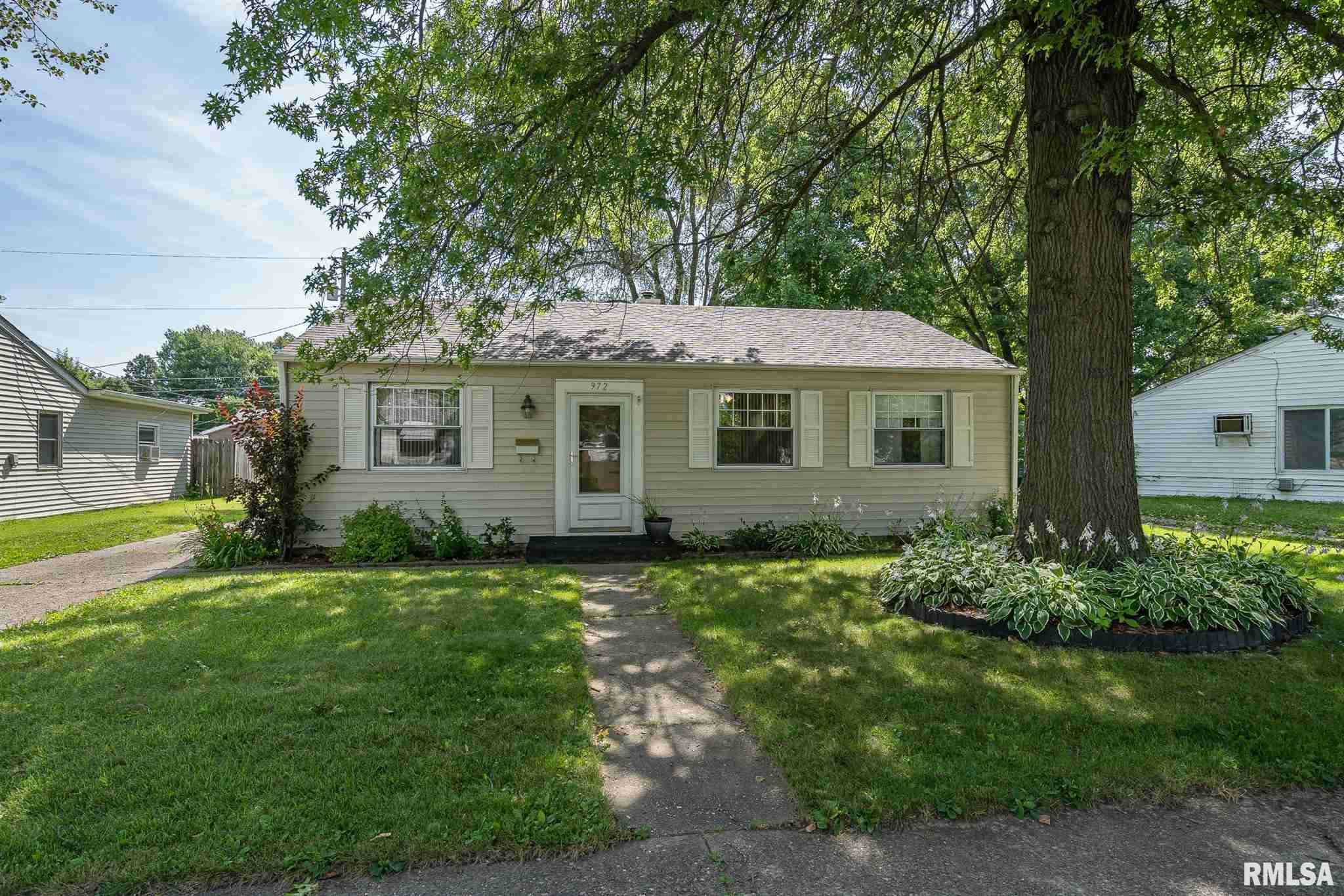 972 40th Street Moline, IL 61265 - Photo 1 of 15 Gallery Image 1