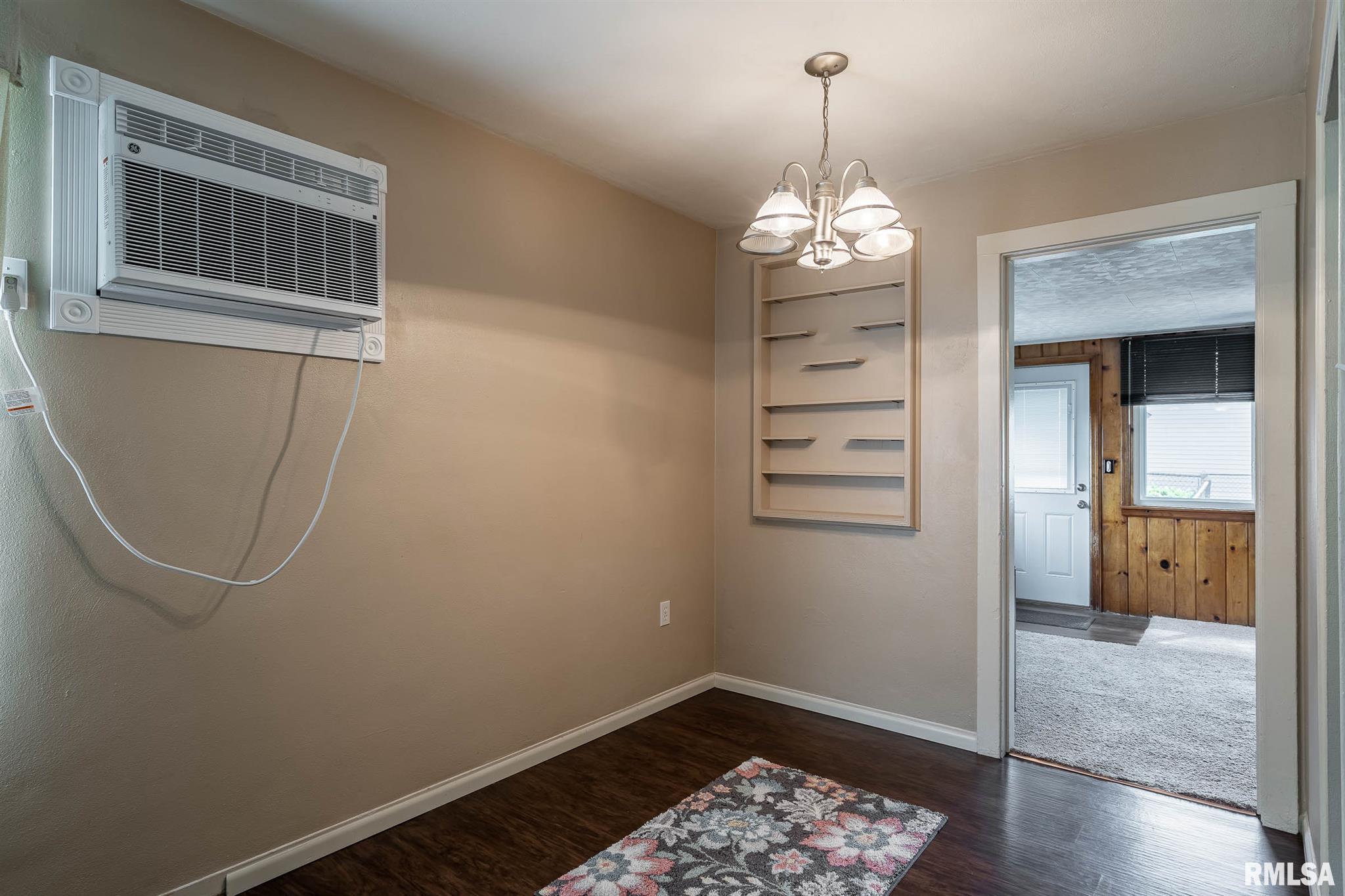 972 40th Street Moline, IL 61265 - Photo 5 of 15 Gallery Image 5