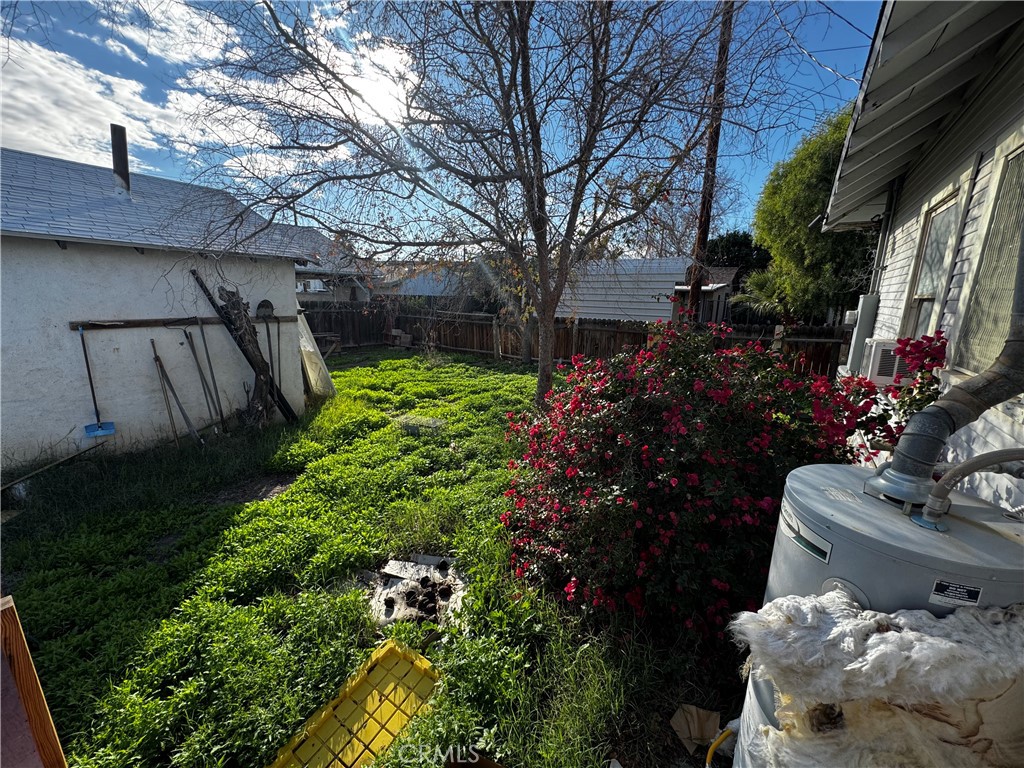 203 Walnut Street Needles, CA 92363 - Photo 31 of 31 Back yard