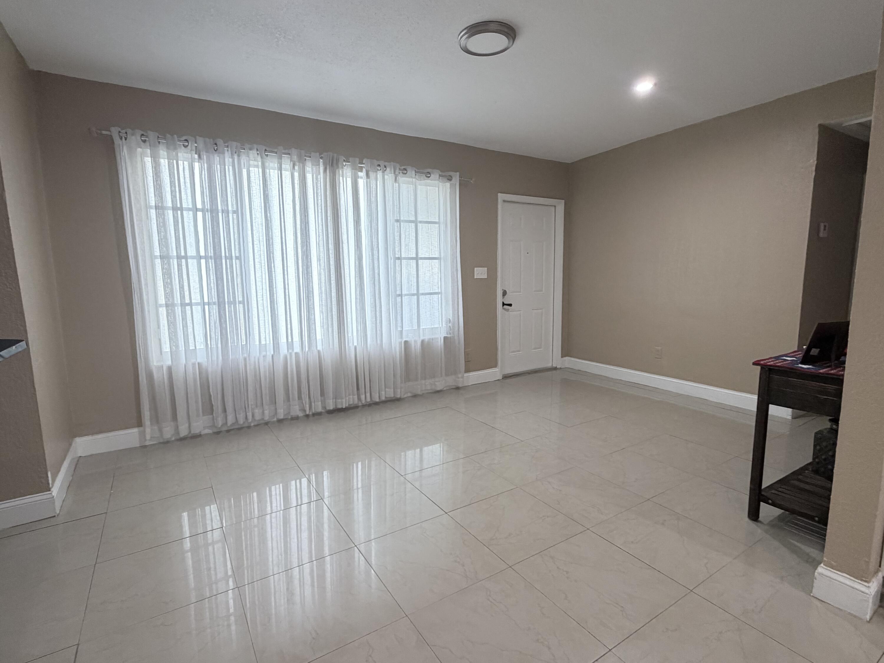 2000 Southwest 95th Terrace Miramar, FL 33025 - Photo 9 of 31 IMG_0242