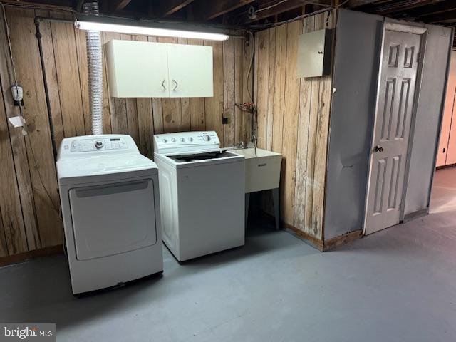 237 Lauriston Street Philadelphia, PA 19128 - Photo 20 of 22 a utility room with dryer and washer