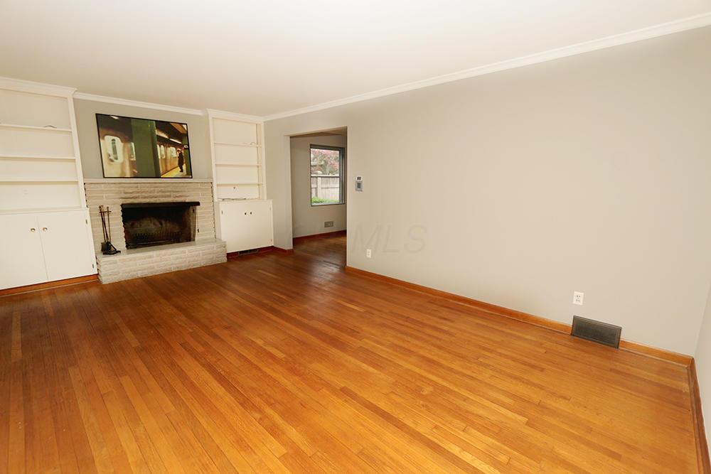 1576 Guilford Road Columbus, OH 43221 - Photo 5 of 37