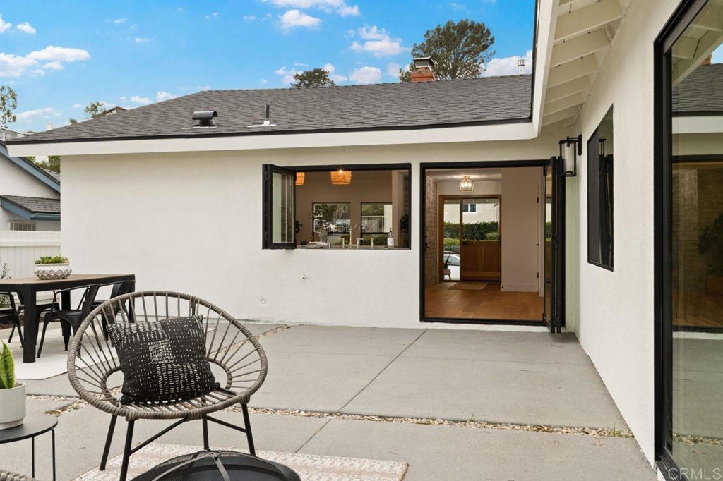 13705 Mango Drive Del Mar, CA 92014 - Photo 34 of 35 a view of a balcony with furniture