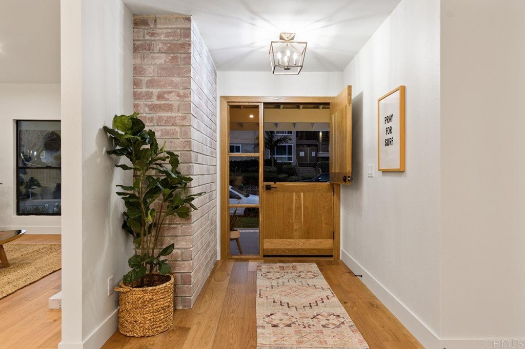 13705 Mango Drive Del Mar, CA 92014 - Photo 7 of 35 image of a entryway