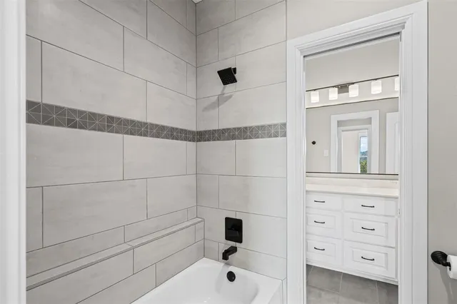 an empty room with windows and ceiling fan