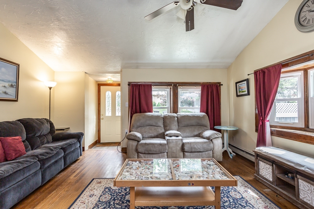 58 Chestnut Road Halifax, MA 02338 - Photo 5 of 29 Gallery Image 5