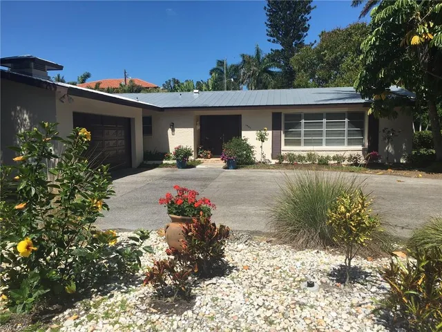 $4,500 | 1927 Crayton Road, Naples, FL 34102
