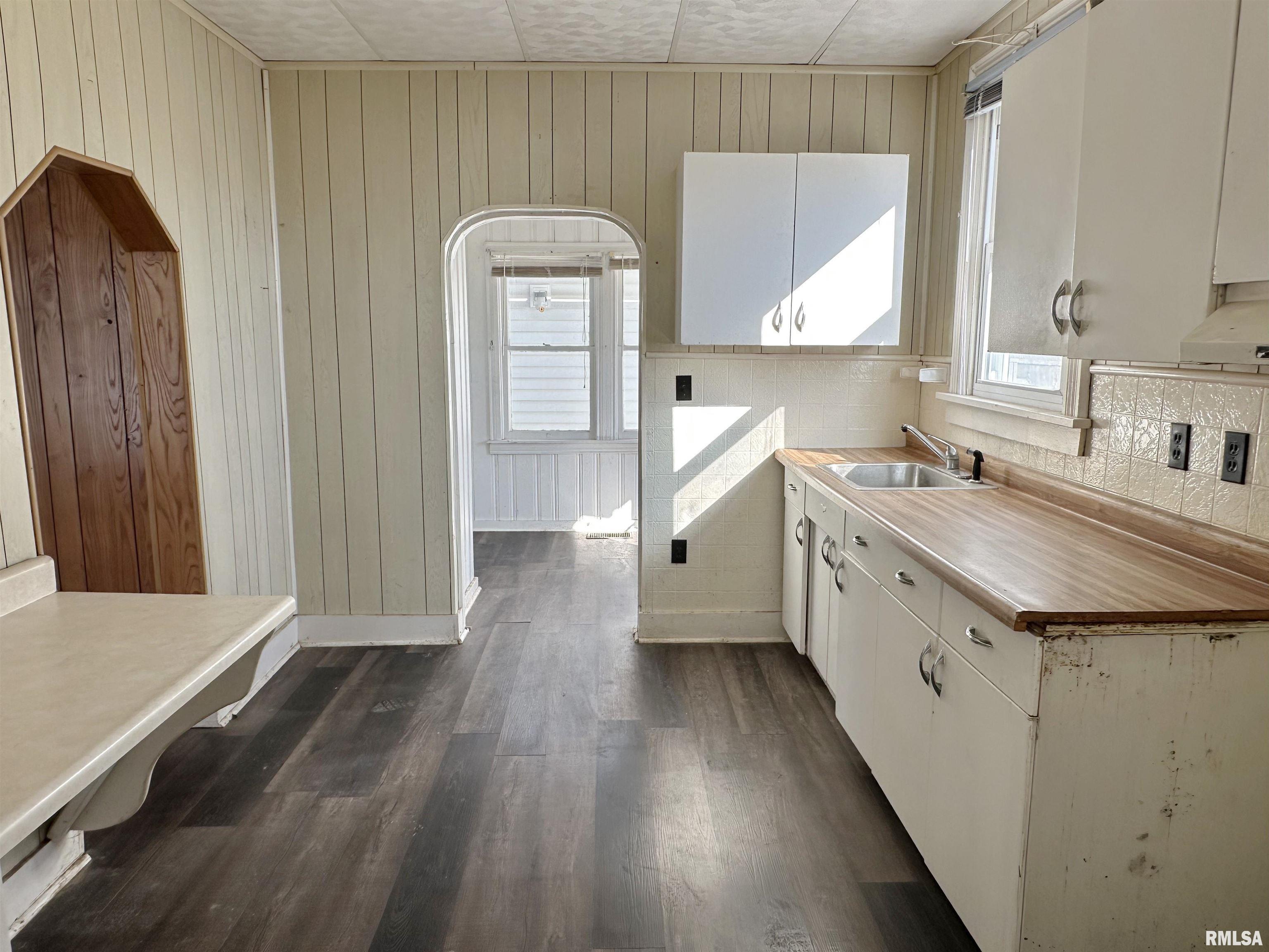 114 East Rowe Street Roodhouse, IL 62082 - Photo 12 of 19