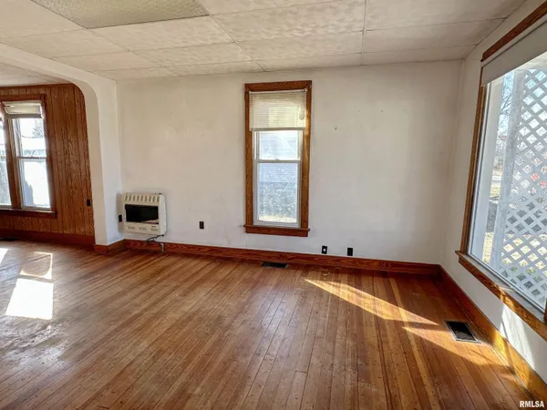 $41,000 | 114 East Rowe Street, Roodhouse, IL 62082