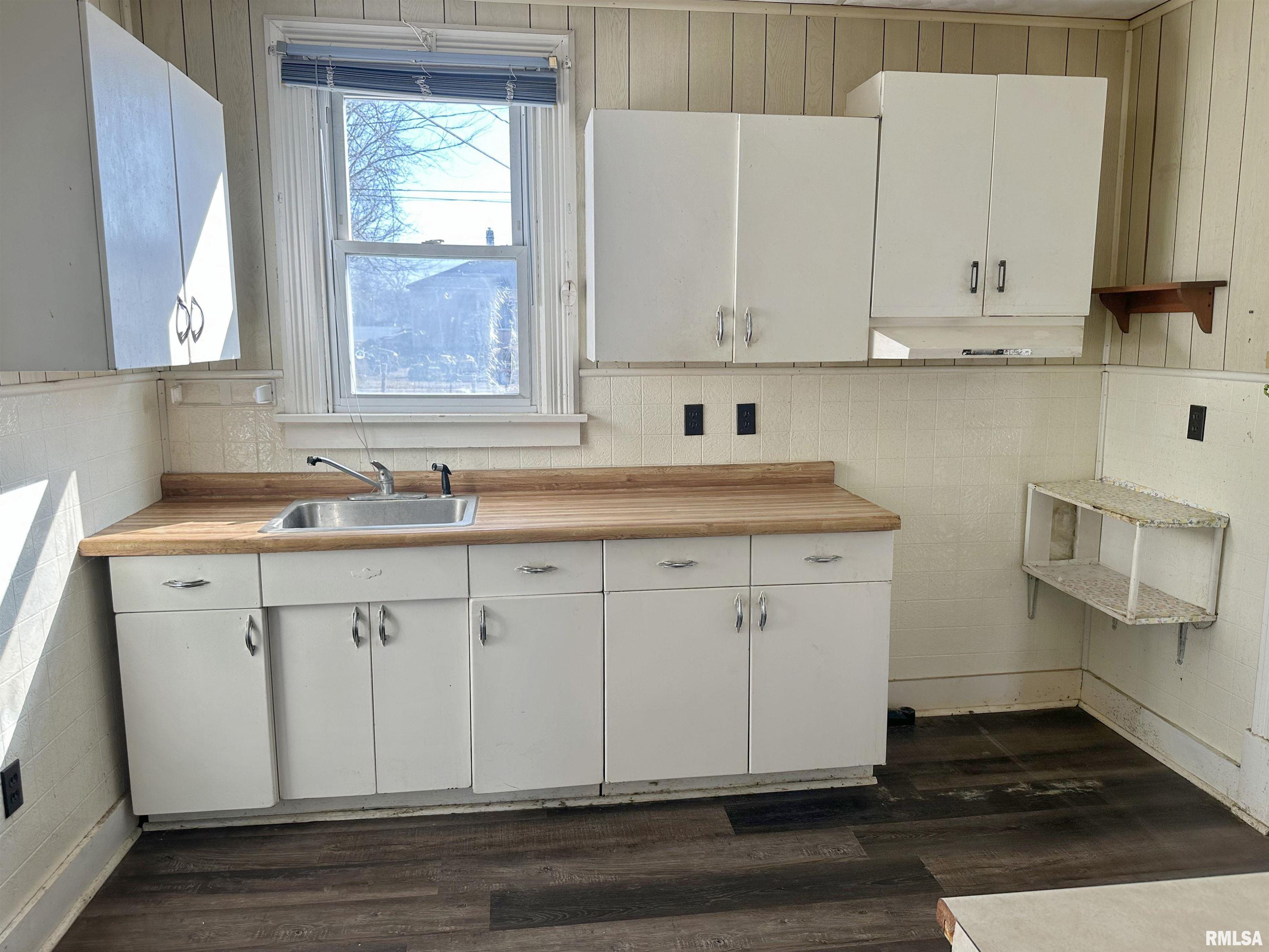 114 East Rowe Street Roodhouse, IL 62082 - Photo 10 of 19