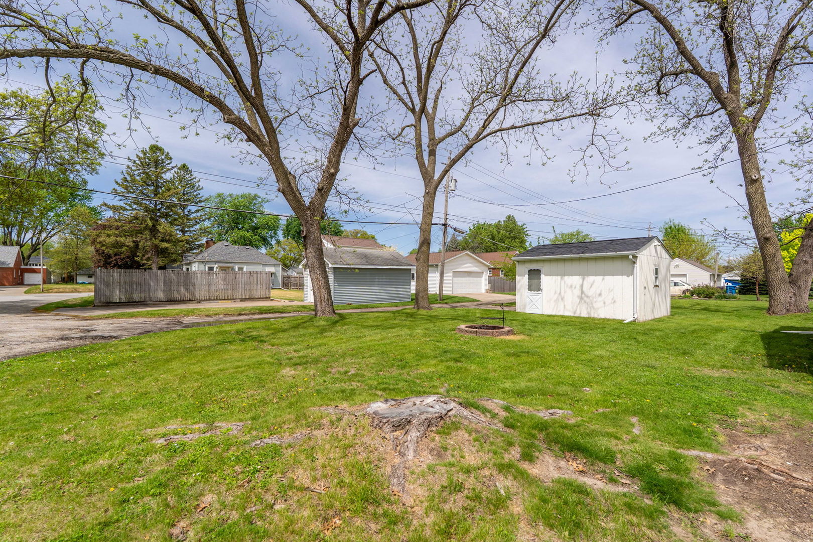 2330 39th Street Rock Island, IL 61201 - Photo 27 of 32 a view of yard with tree s