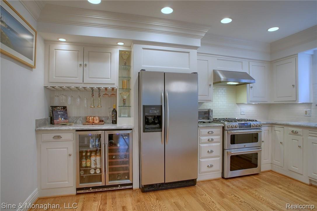 601 Lincoln Road Grosse Pointe, MI 48230 - Photo 7 of 40 7-Kitchen.jpg