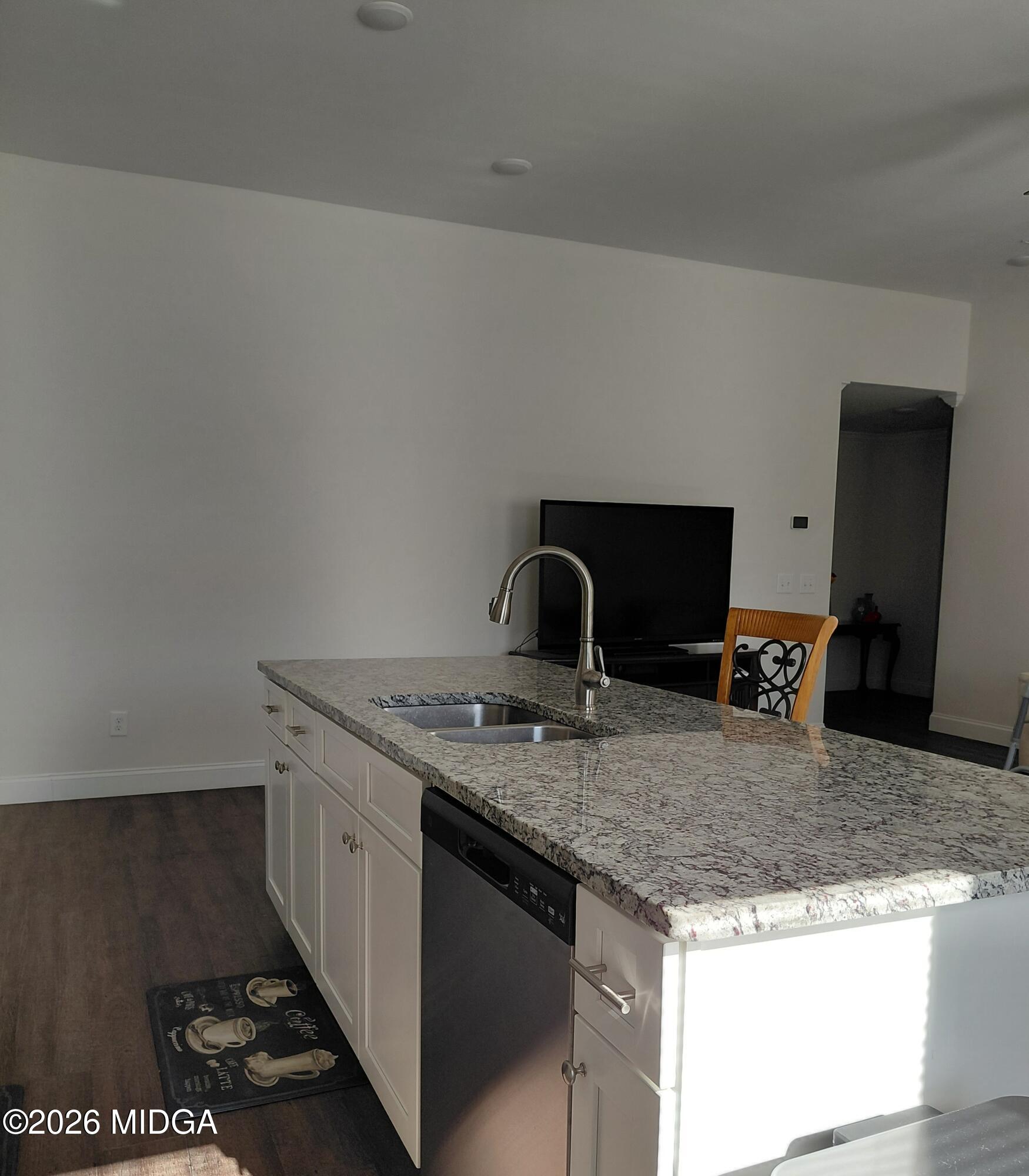 321 Browning Pointe Road Macon, GA 31216 - Photo 8 of 20 a kitchen with a sink and cabinets