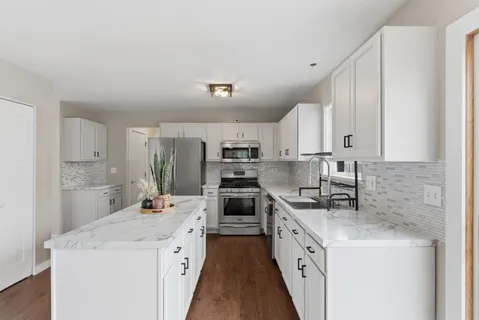 $450,000 | 5313 Briarfield Lane, Lake In The Hills, IL 60156